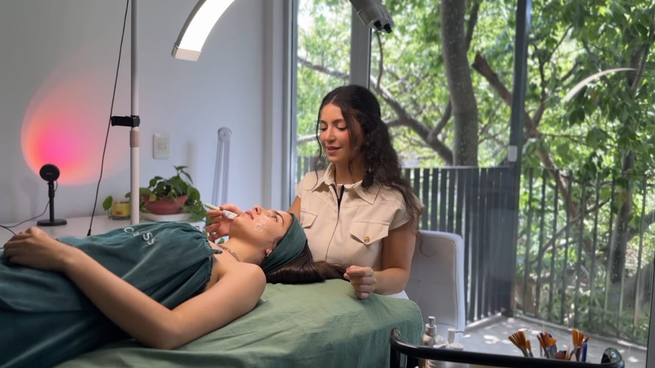 Sesión de cosmetología y sueros nutritivos en LuMont Studio