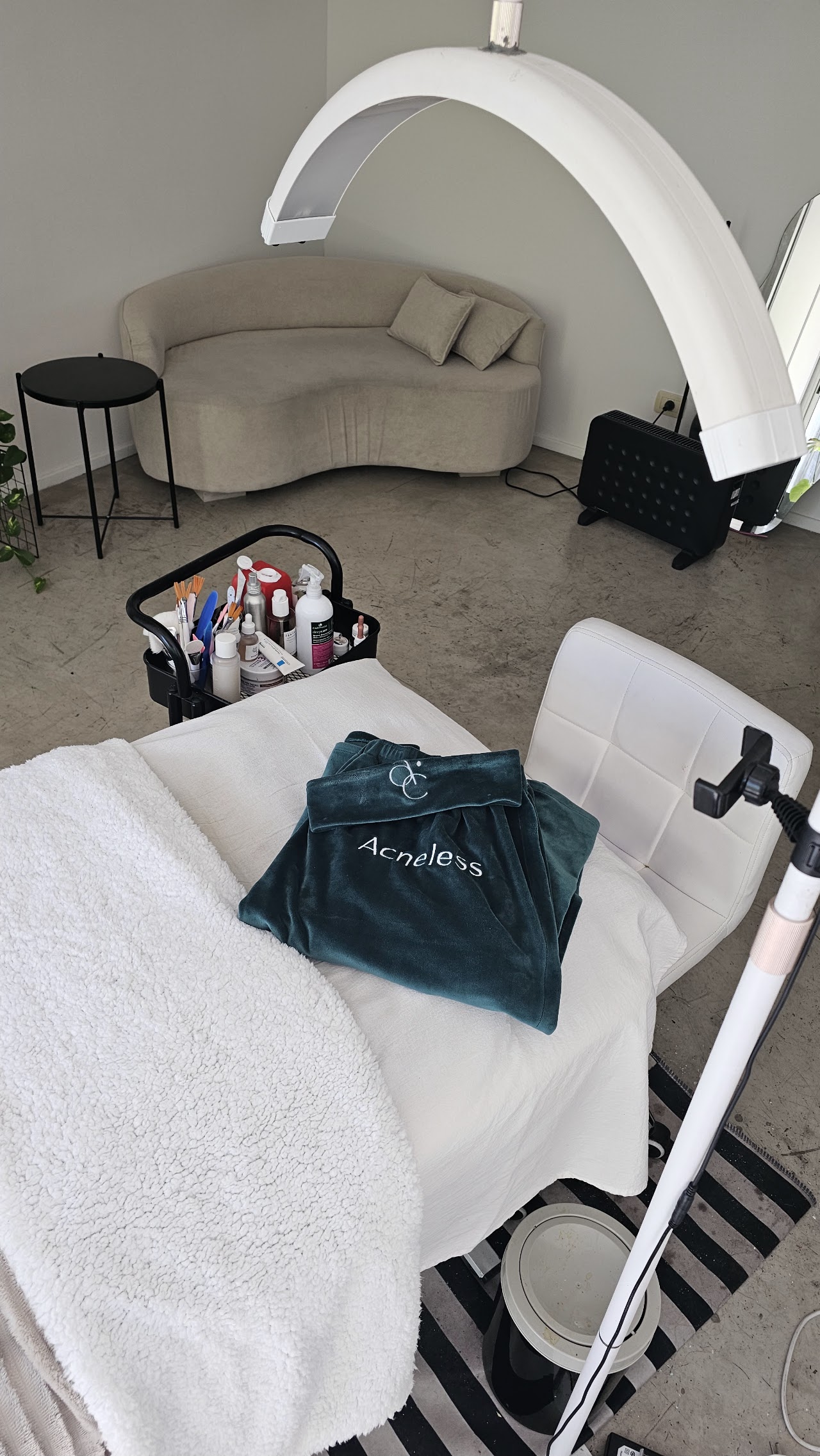 Técnicas de masaje y drenaje linfático facial suave en LuMont Studio